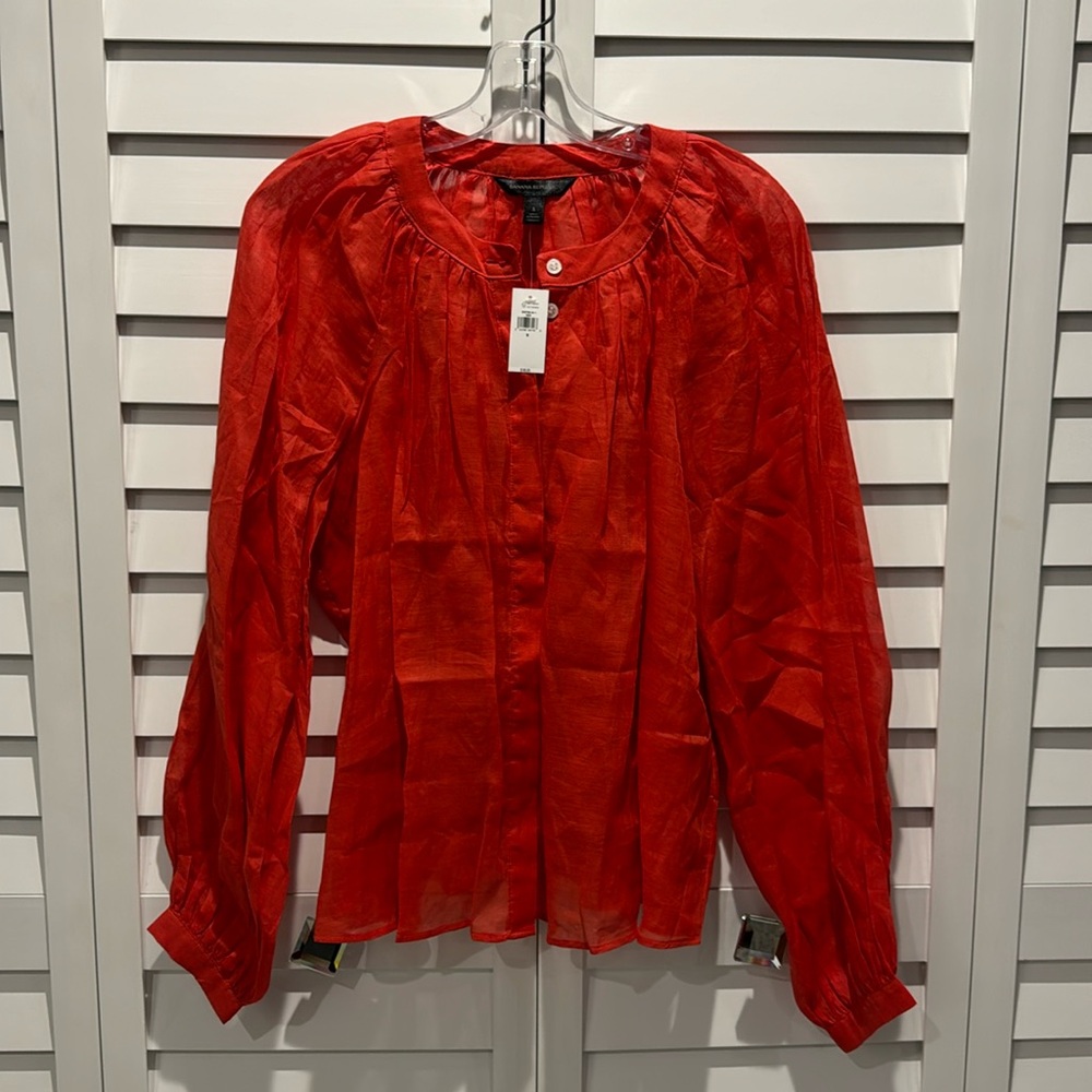 Banana Republic NWT oversized 100% Ramie hidden button down Blouse.